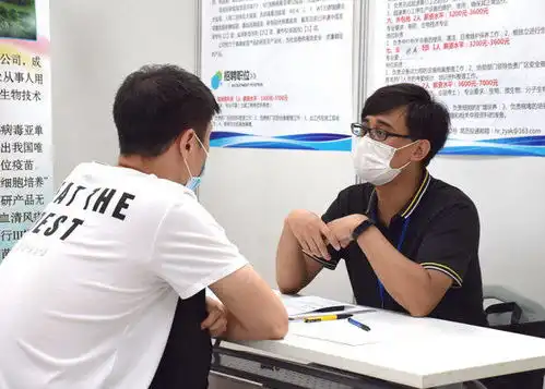 半月谈丨二本生成了就业夹心饼
