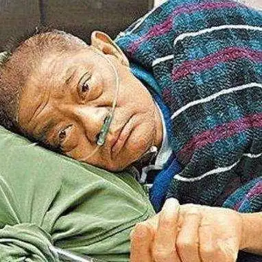 丑男黄任中年赚56亿,用20亿泡妞,扬言没有女人我吃不下饭
