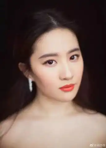 范冰冰热巴从小美到大,大幂幂的童年照却暴露了嫩牛五方的秘密
