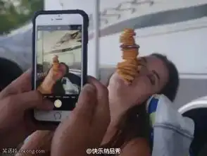 搞笑图片姑娘撞发型了,后面的妹子和你一样

