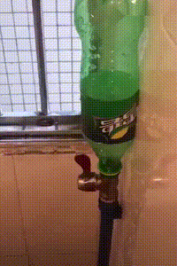 搞笑gif写对联机器都可以代替了,科技发展的真快啊
