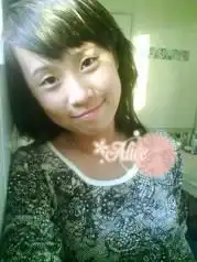 相片上的那些有点透明ps的字和字型
