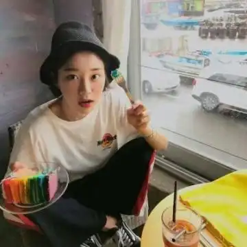 90后短发气质美女头像2020最新一边不想活一边努力活
