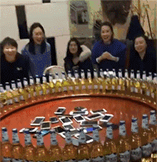 搞笑gif应是我见过最大的狗狗了
