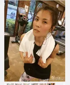 刘涛戴绿色发带素颜健身满脸汗水组图
