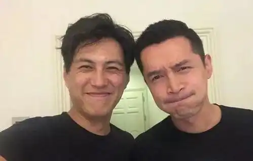 靳东我靠刷脸买单店员直接把他堵住人模人样,还想吃霸王餐
