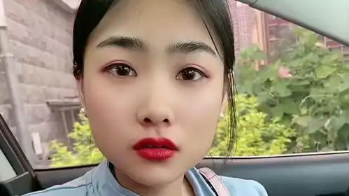 搞笑美女这相亲的勇气可嘉啊
