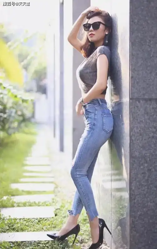 搞笑gif趣图妹子,你这是跨栏吗,你这是翻栏
