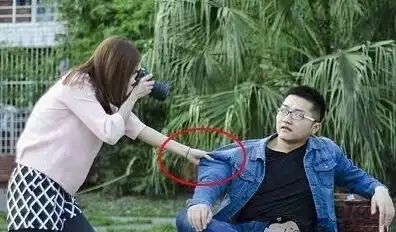 幽默搞笑段子集老婆说要给我抓拍张照片,哈哈哈哈哈哈哈哈哈哈

