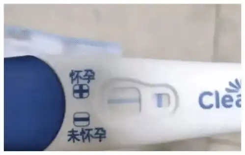 搞笑趣图仔坐地铁竟然看到初恋女友,傻丫头还是喜欢玩手机
