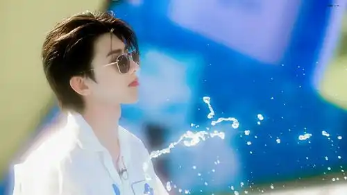 蔡徐坤壁纸喜欢的少年依然如光,身后永远有风
