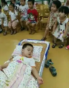 搞笑gif这是下的开水吗,你看这下水口都要沸腾了
