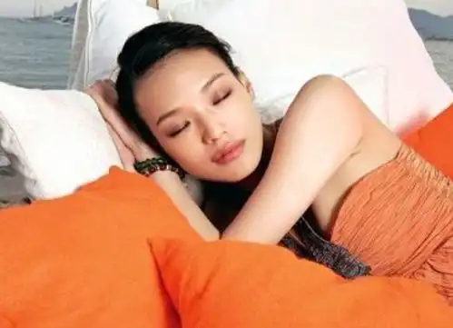 孩子睡眠时间不规律,有的家长这样做孩子精神了还长身体了
