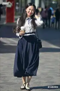 街拍美图美女被街拍后的有趣表情组图
