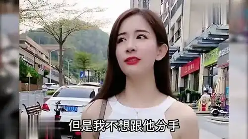 爆笑小伙路遇美女来搭讪,不料被活活戏耍,恼羞成怒直接踢飞礼盒
