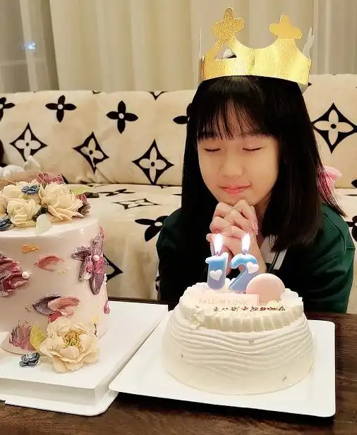 贝儿12岁生日,家人为她庆生的方式,一点也不像明星家庭
