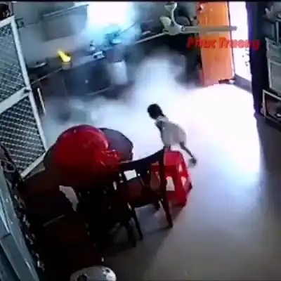 高压锅爆炸吓死宝宝了
