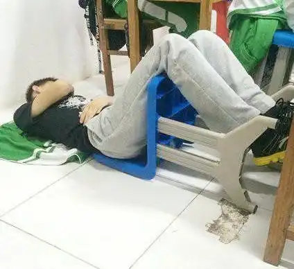 搞笑图片高考的同学过生日都伤不起切蛋糕时顺便复习三角函数
