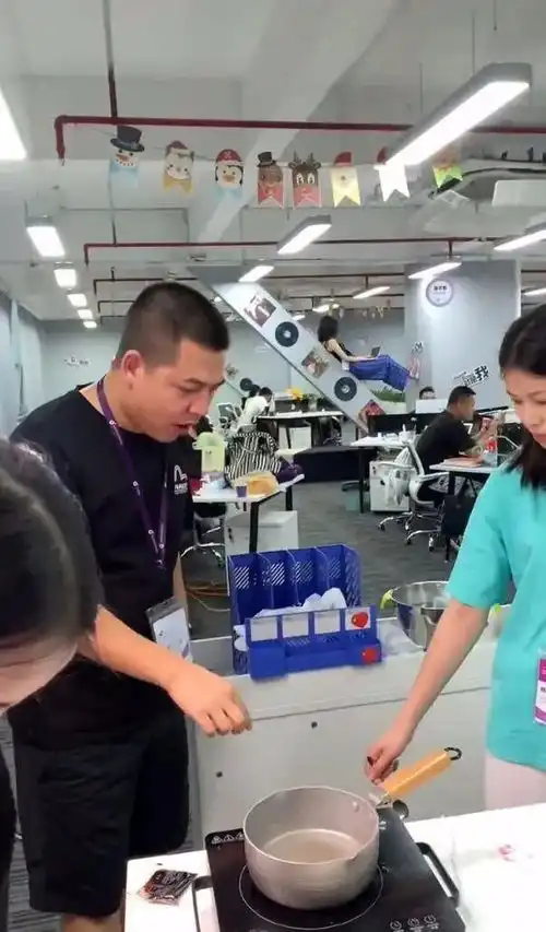 搞笑图片丨这个奥特曼你喜欢吗
