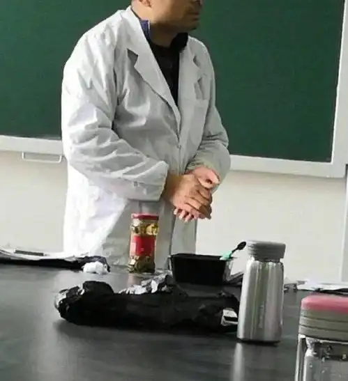 搞笑集锦微信的头像真的会影响人的第一印象吗笑出腹肌哈哈哈
