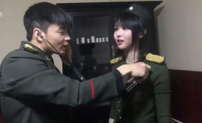 lol帝师晒出截图称卢本伟粉丝扬言要搞他,指出现在最重要的事
