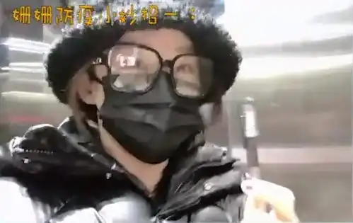疫情下多位明星聚会没戴口罩,和柯震东搞怪合影,作家批顶风聚会

