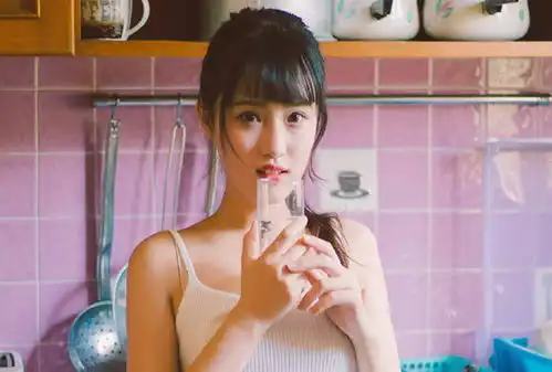 搞笑gif有时候,男人的快乐就是这么简单
