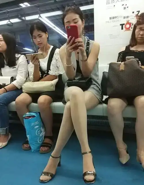 搞笑gif动态图少年你确定你们这叫爱情吗
