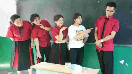 5个亿和老师选哪一个学生们的回答太搞笑了,真是个人才
