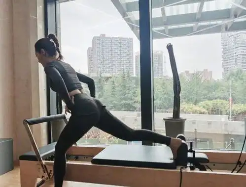 白冰家居生活大公开,曾经的京城四美,离婚后还是住着大豪宅
