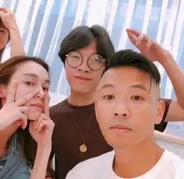 大小s三姐妹罕见同框搞怪大s惊呆网友,瘦身后依然是偶像女主
