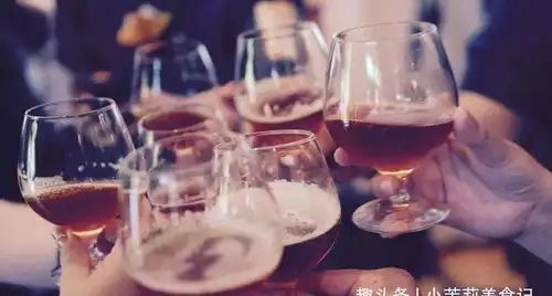 过年喝酒,醉后太难受,教你5种解酒方法,喝酒不易醉也不伤身
