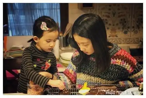 多妹过8岁生日,孙莉晒出女儿的照片多多这一行为太暖了

