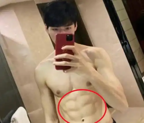 八块腹肌龚俊,苦尽甘来张哲瀚,却在山河令担当爸妈
