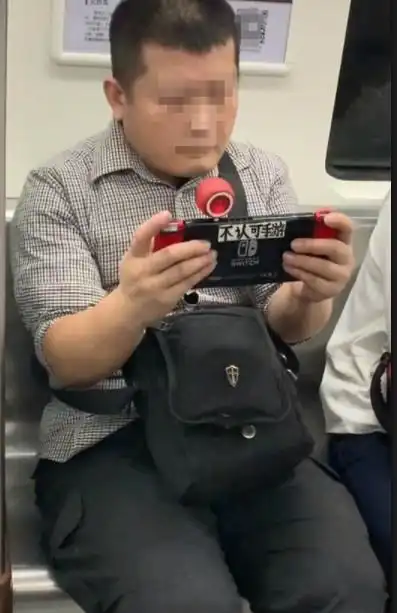 幽默段子无意在衣柜上看见一个密封的文件袋,上面写着前男友
