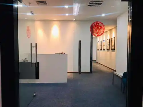 国贸cbd汉威大厦精装修带家具正对电梯冰点价出租办公楼租赁北京我爱我家
