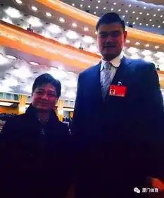 有一种勇气叫与姚明合影,简直不要笑喷了
