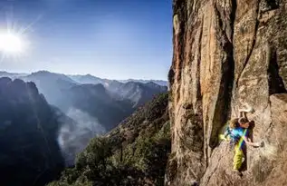瑞士女教师徒手攀爬云南峭壁惊心动魄高清组图
