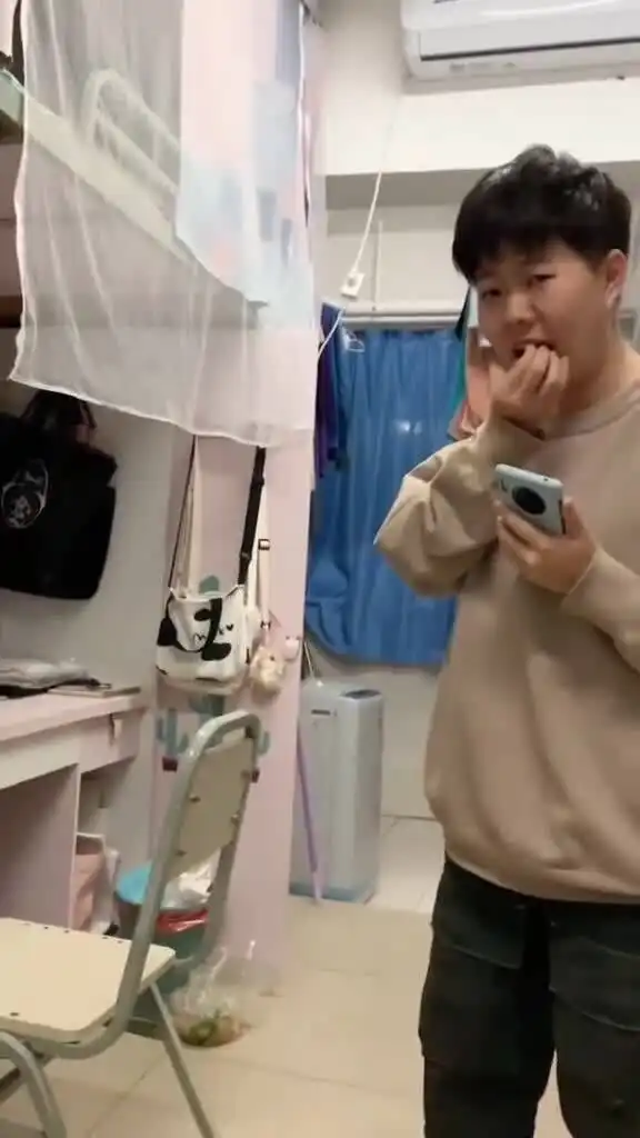 虽然很痛但是真的很搞笑啊
