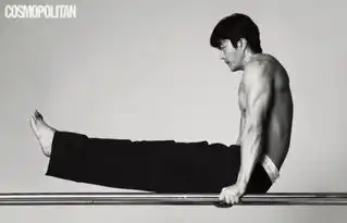 组图43岁权相佑身材惊人腹肌超厉害新片剧照公开
