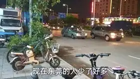 东莞街头,哪位小姐姐把像片搞丢了散落一地
