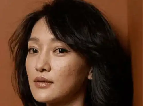 被外媒坑惨的中国女星,拍完照不给修图,暴露出最丑的一面
