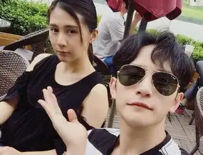 刘洲成晒照疑回应家暴风波你们搞不垮哥的
