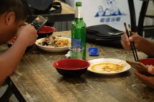 老板,搞碗盒饭

