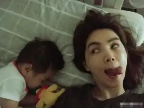 ella晒儿子睡觉萌照,搞怪做鬼脸写打油诗笑翻网友
