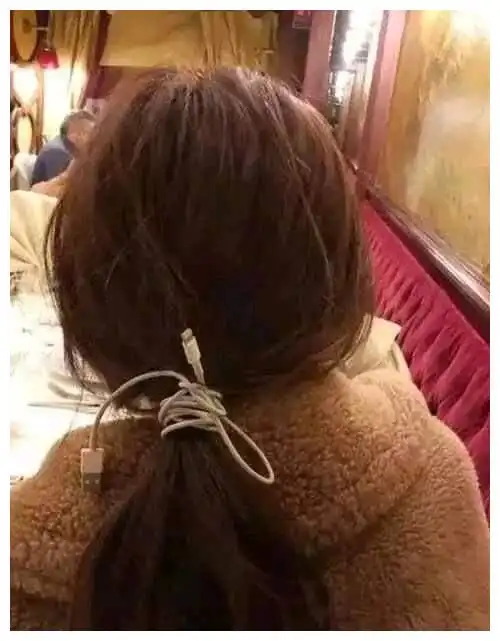 开心一刻笑话去表姐家,买了好多吃的给三岁小外甥
