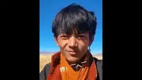 来自星星之丁真照片花美男没火之前的真真也是非常专业的蛊王哦
