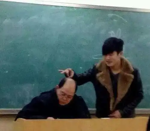 搞笑图片大姐,过生日没男朋友就是惨,不过关键时刻还是闺蜜最懂你

