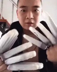 搞笑gif大兄弟我看你还是太嫩了啊
