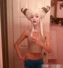 搞笑gif遇到一个怕痒的女顾客纹身师有种淡淡的忧伤

